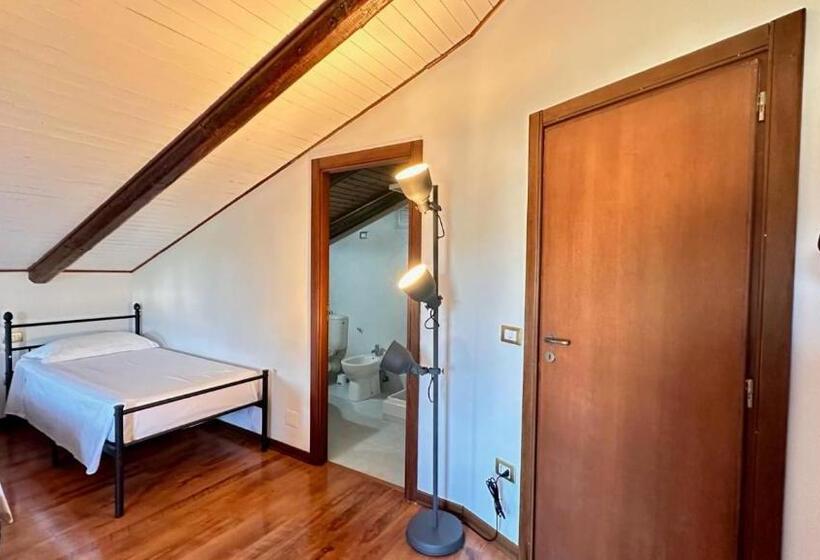 Трехместный Номер Стандарт с Балконом, Agriturismo Mammarella