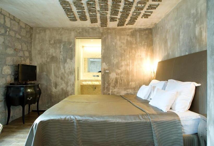 سوییت جونیور با چشم‌انداز دریا, Boutique Hotel Astoria