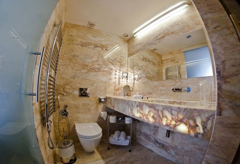 سوییت جونیور با چشم‌انداز دریا, Boutique Hotel Astoria