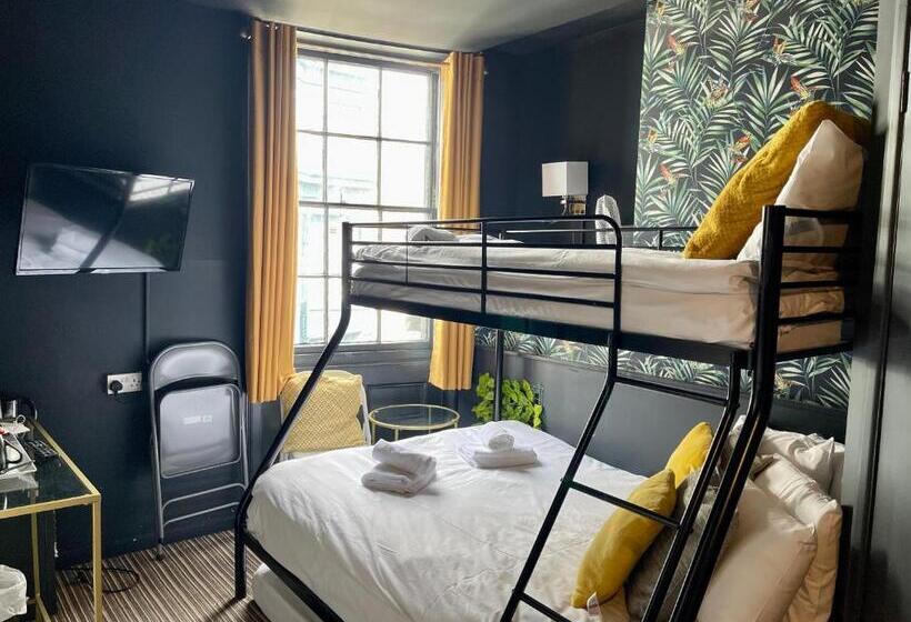 Семейный Номер, Brighton Black Hotel & Hot Tubs