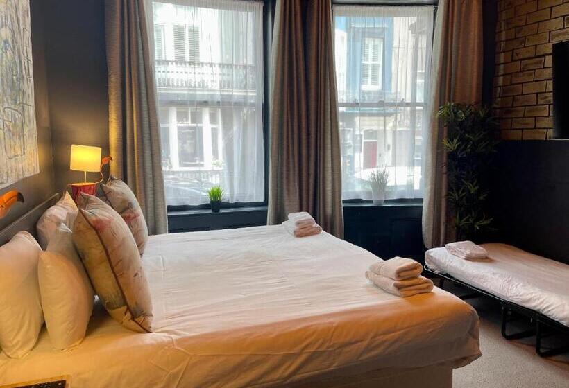 Семейный Номер Deluxe, Brighton Black Hotel & Hot Tubs