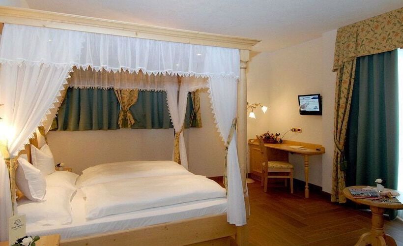 Полулюкс, Paradise Lodge