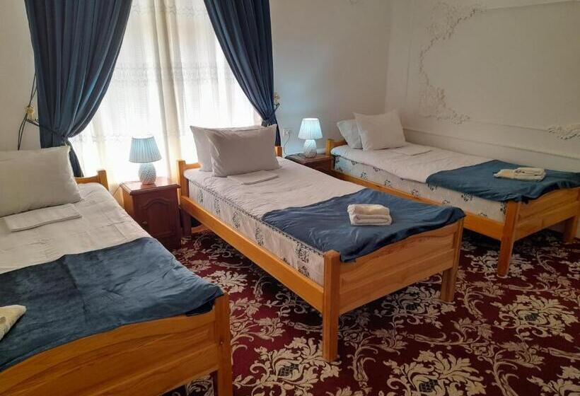 اتاق لوکس سه تخته, Boutique Hotel Parvina