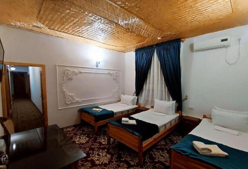 디럭스 트리플 룸, Boutique Hotel Parvina