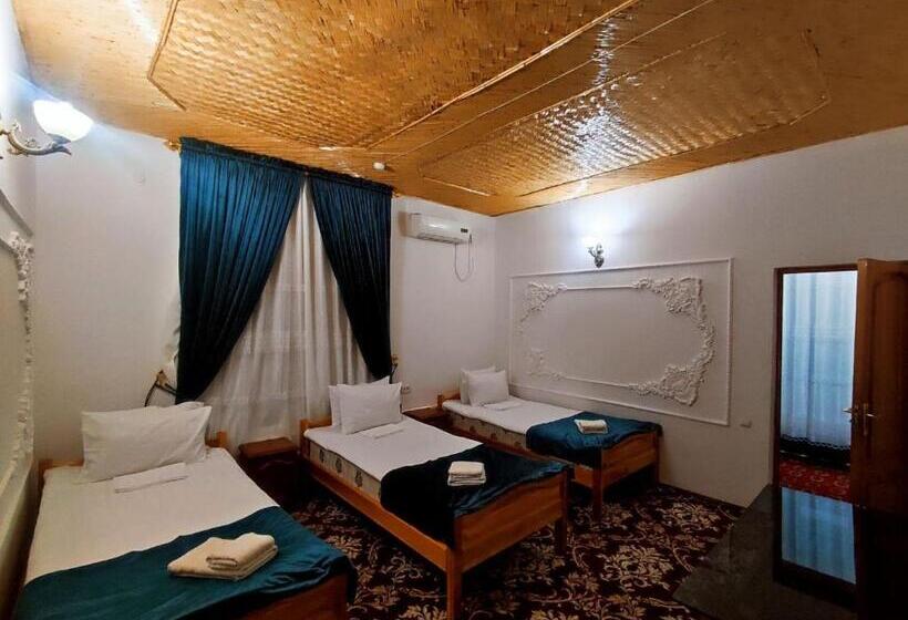 اتاق لوکس سه تخته, Boutique Hotel Parvina