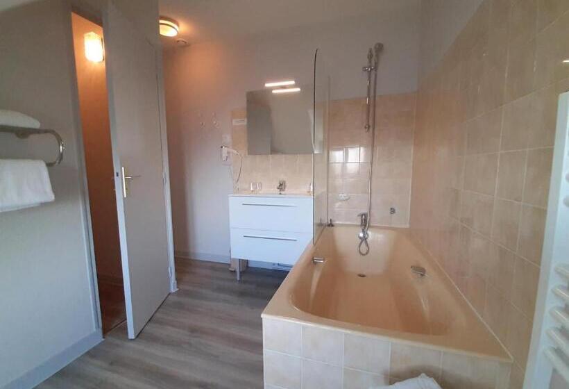 Номер Стандарт Трехместный, Logis Hôtel Saint Paul