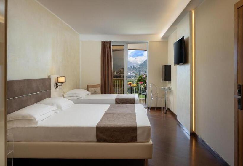 Трехместный Номер Стандарт с Балконом, Savoy Palace   Tonellihotels