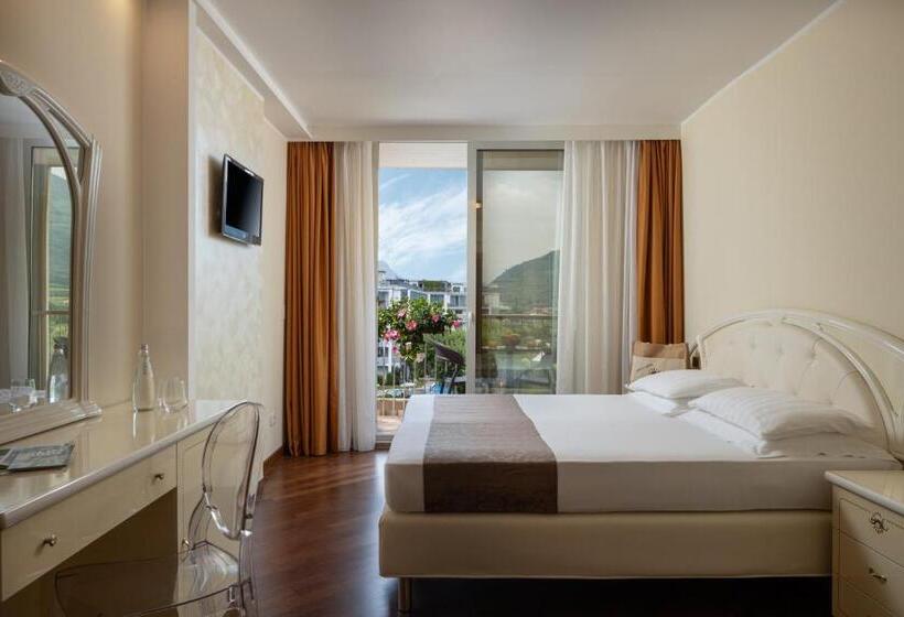 Номер Стандарт с Балконом, Savoy Palace   Tonellihotels