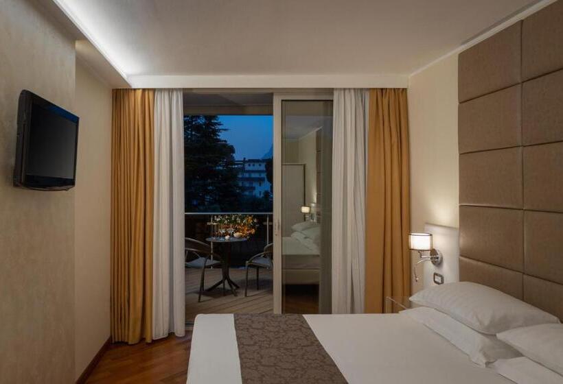 Номер Superior с Террасой, Savoy Palace   Tonellihotels