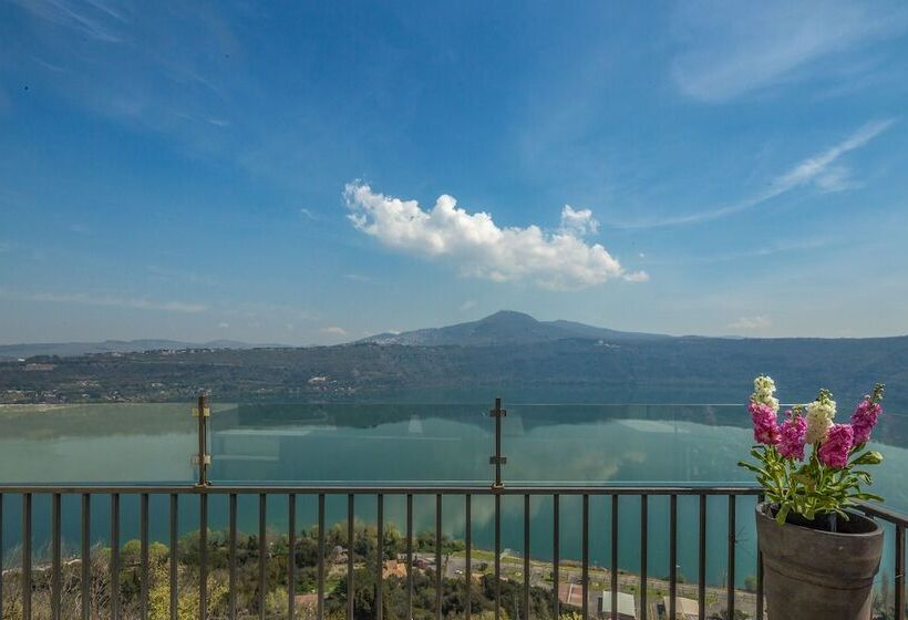 带两个卧室的顶楼公寓, Castel Gandolfo