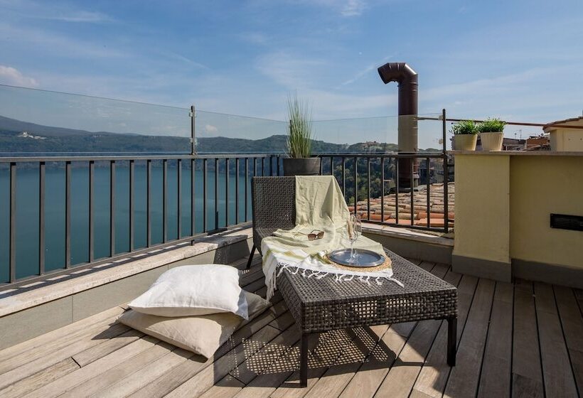 带两个卧室的顶楼公寓, Castel Gandolfo