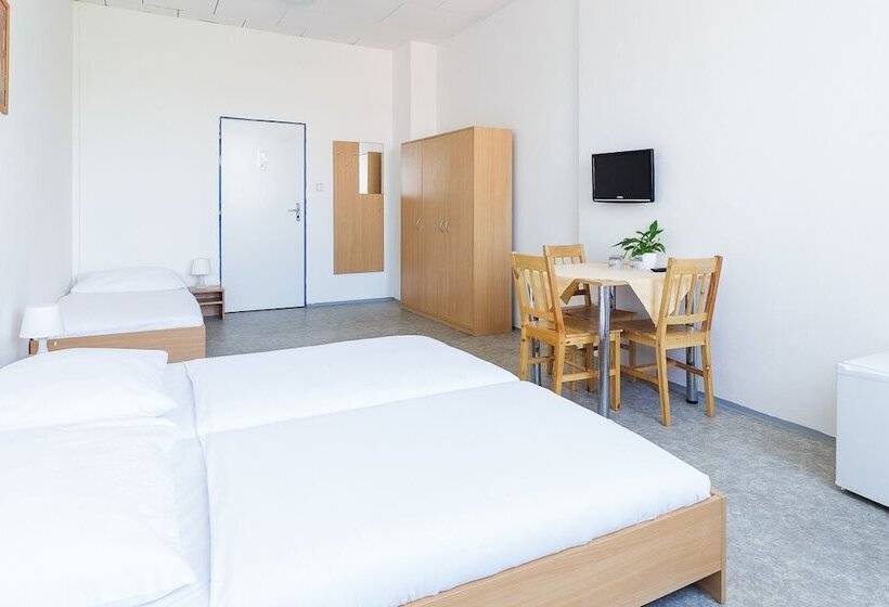 חדר סטנדרט לשלושה, City Hostel Brno