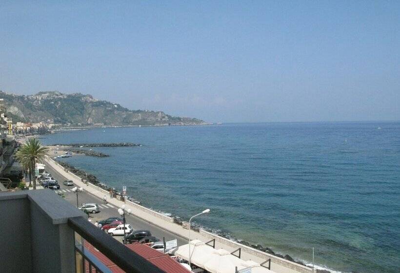 带海景标准四人间, Costa Azzurra