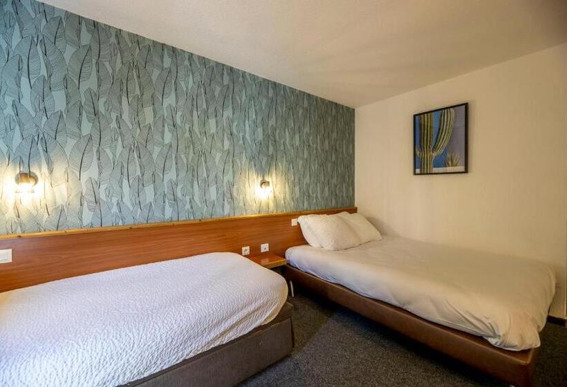 Номер Стандарт Трехместный, Ostal Pau Universite   Sure Hotel Collection By Best Western