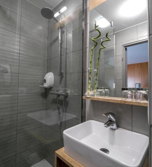 Standaard Vierpersoonskamer, Ostal Pau Universite   Sure Hotel Collection By Best Western