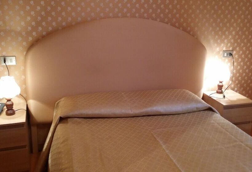 اتاق استاندارد سه نفره, Sempione Boutique