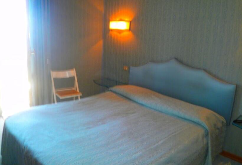 اتاق استاندارد سه نفره, Sempione Boutique