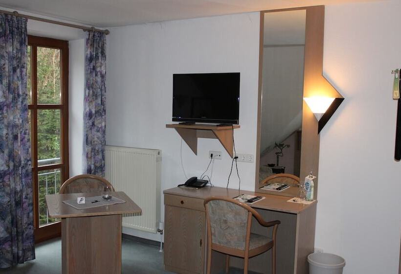 Номер Стандарт Трехместный, Land Gut Hotel Forsthof