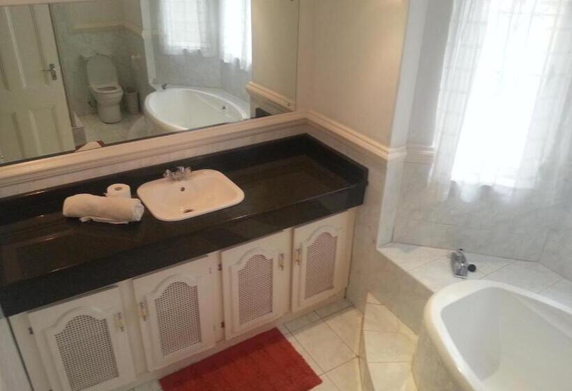 חדר דלוקס, The Crescent Guesthouses  Bnb/self Catering