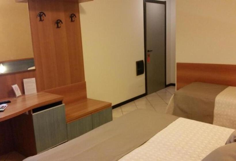 اتاق استاندارد سه نفره, Albergo Al Cacciatore