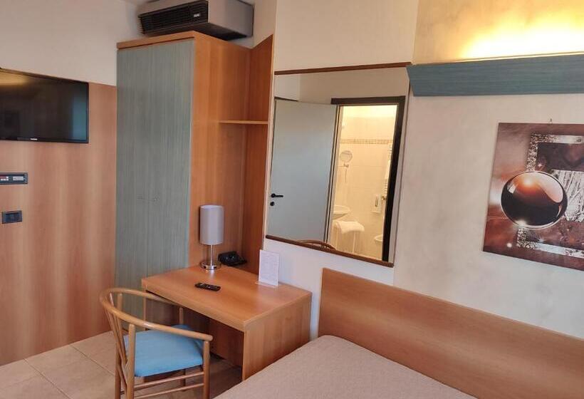 اتاق استاندارد یک نفره, Albergo Al Cacciatore