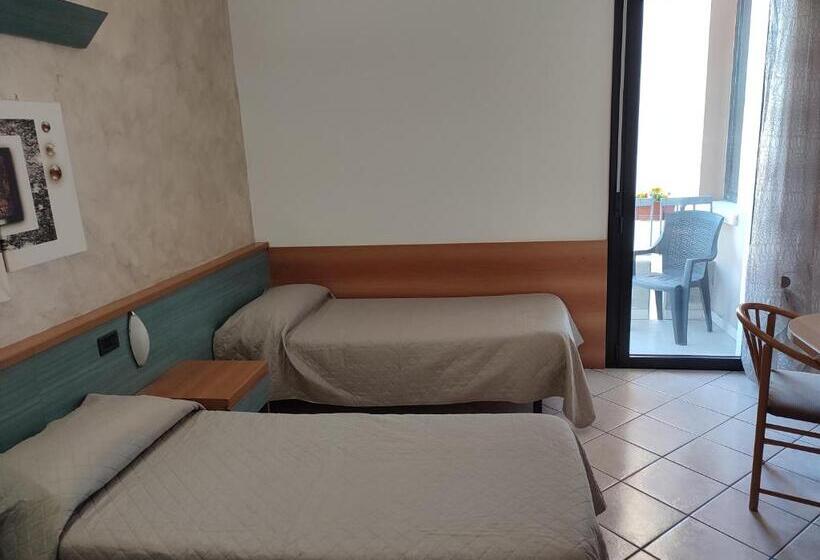 اتاق استاندارد سه نفره, Albergo Al Cacciatore