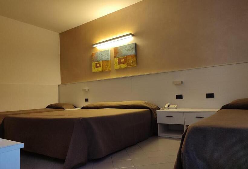 اتاق استاندارد چهار تخته, Albergo Al Cacciatore