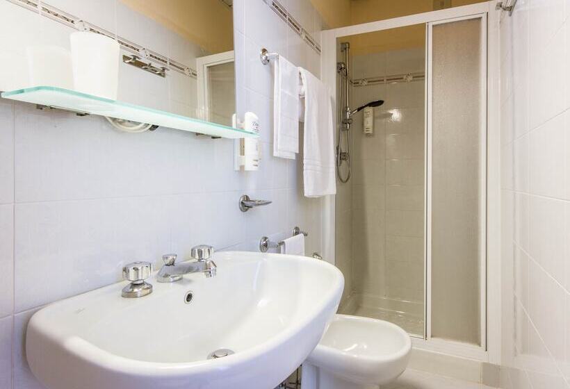 Quarto Estandar Individual, Reale