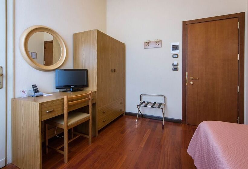 Quarto Estandar Individual, Reale