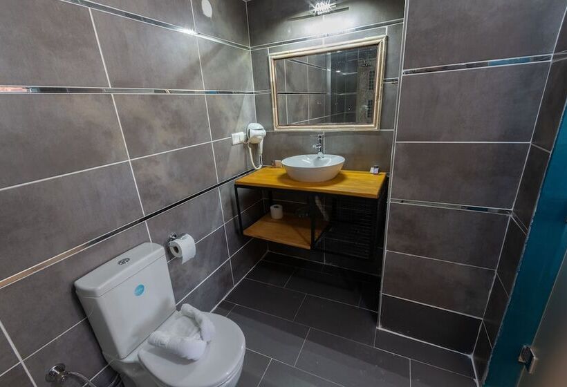 Номер Deluxe, Rebetika Hotel & Bistro