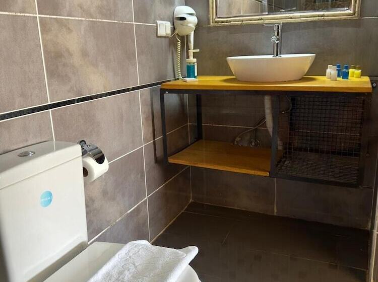 Номер Deluxe, Rebetika Hotel & Bistro