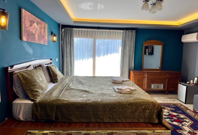 Номер Deluxe, Rebetika Hotel & Bistro