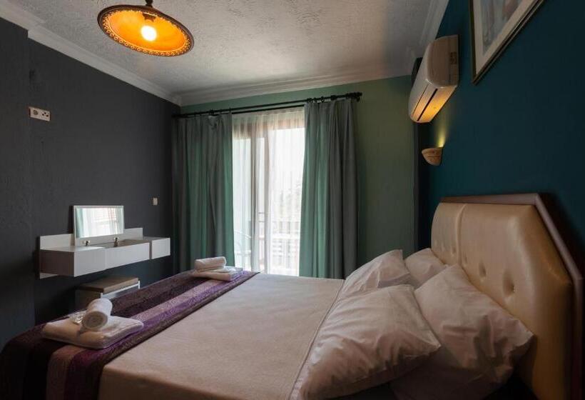 Номер Стандарт с Балконом, Rebetika Hotel & Bistro