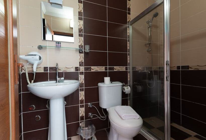 Семейный Номер, Rebetika Hotel & Bistro