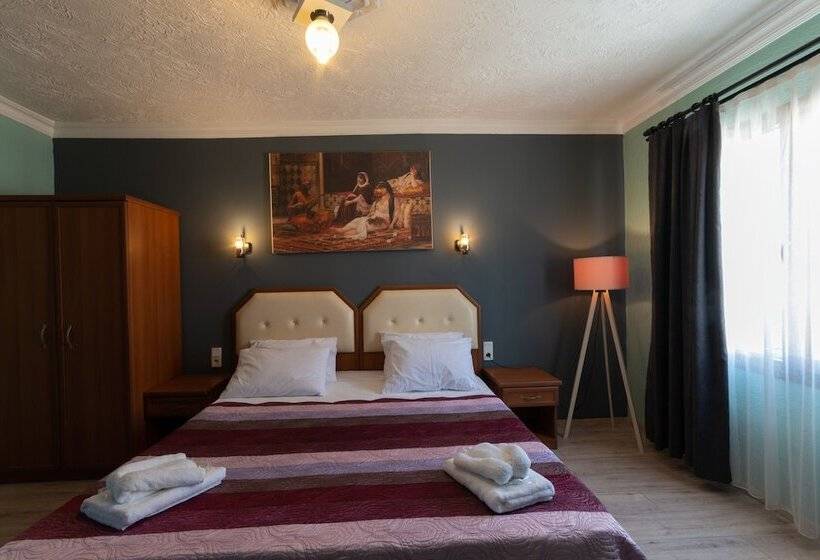 Номер Стандарт, Rebetika Hotel & Bistro