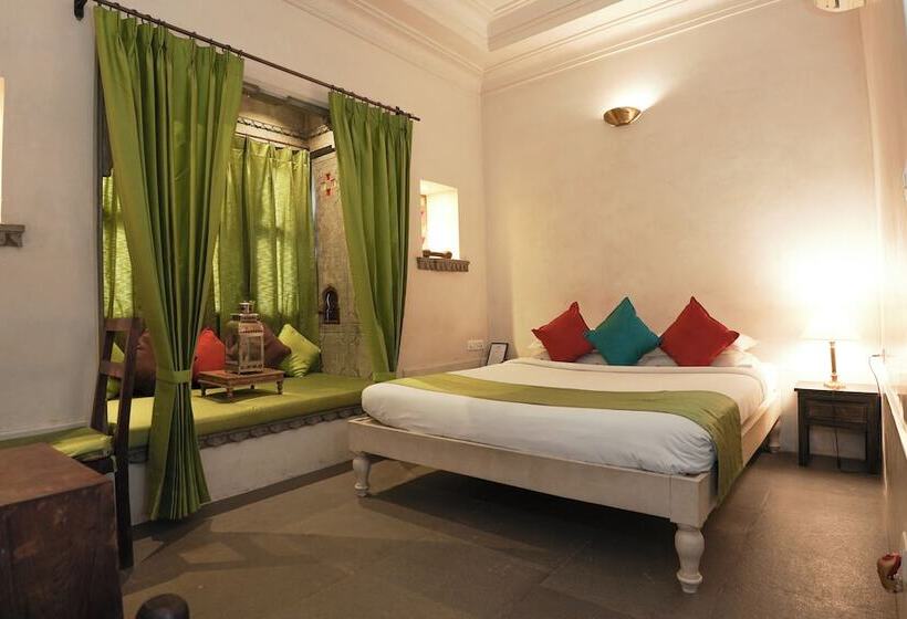 Quarto Deluxe, Madri Haveli