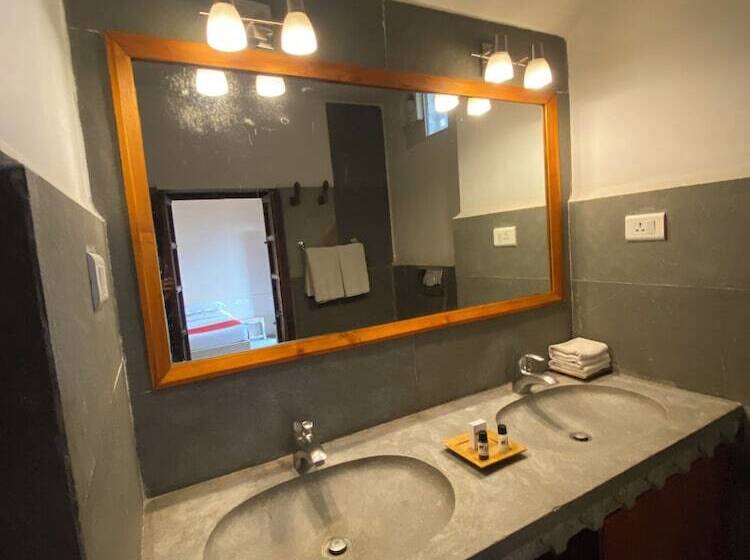 Quarto Deluxe, Madri Haveli