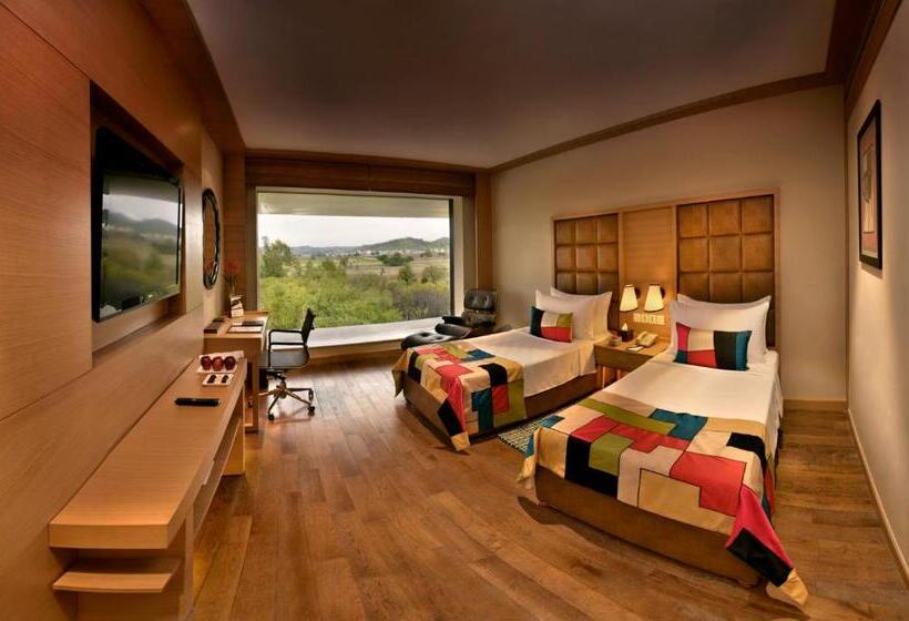 Номер Премиум, The Lalit Chandigarh
