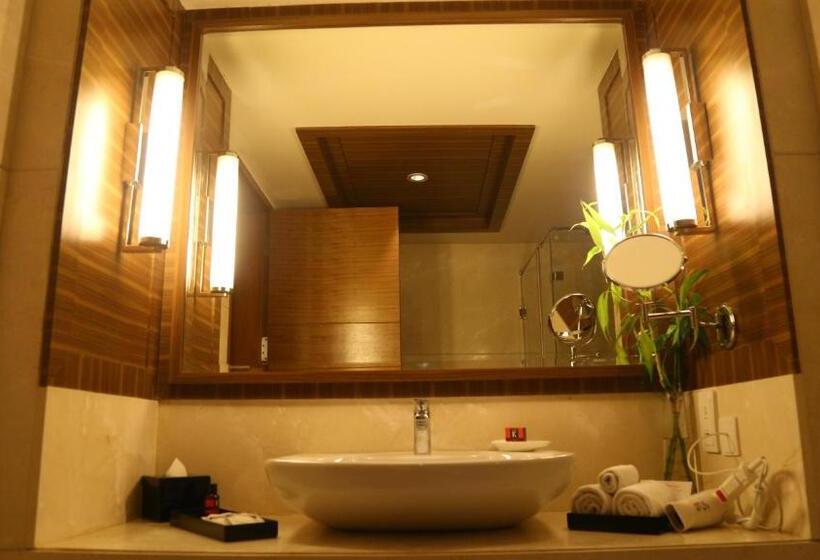 Люкс Повышенной Комфортности, The Lalit Chandigarh