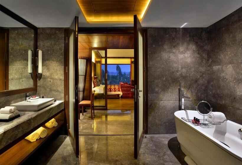 Люкс Повышенной Комфортности, The Lalit Chandigarh