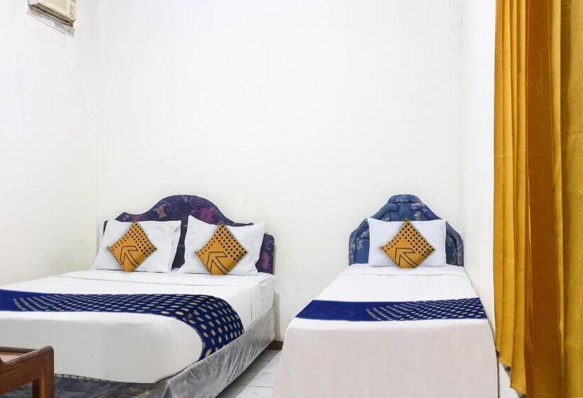 Трежместный Номер Economy, Spot On 91212 Hotel Kelimutu