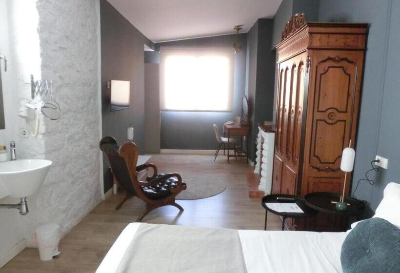 스탠다드 트리플 룸, Les Monges Palace Boutique