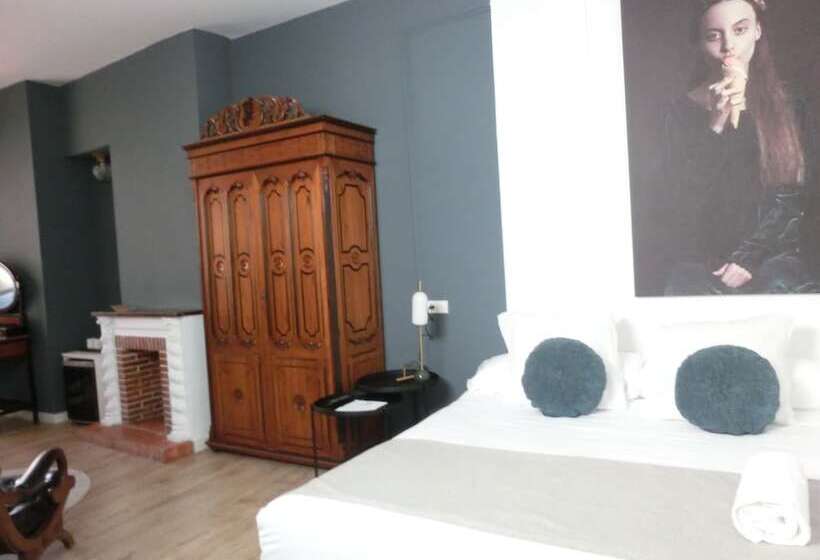 스탠다드 트리플 룸, Les Monges Palace Boutique