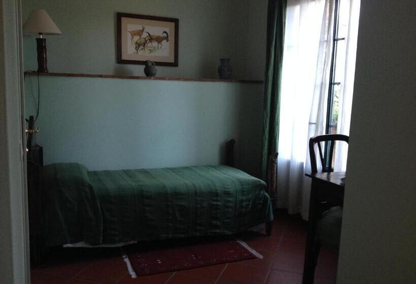 庭の見えるスタンダードトリプルルーム, Torraccia Di Chiusi Agriturismo Relais