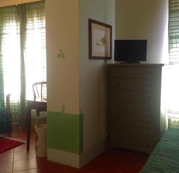 庭の見えるスタンダードトリプルルーム, Torraccia Di Chiusi Agriturismo Relais