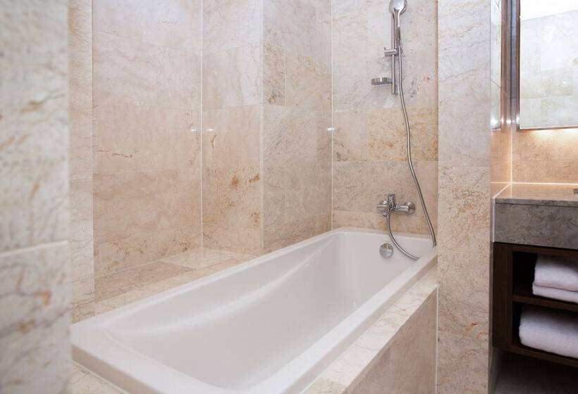 سوییت با استخر, Ecoland