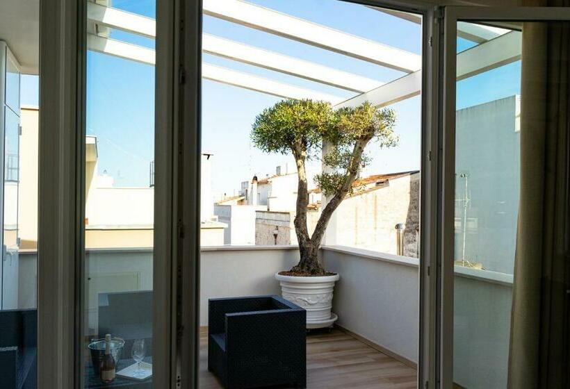 家庭间, Antonio Busco Rooms