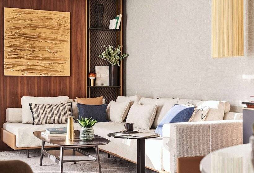مجموعه ویستا شهر, Thompson Madrid, By Hyatt