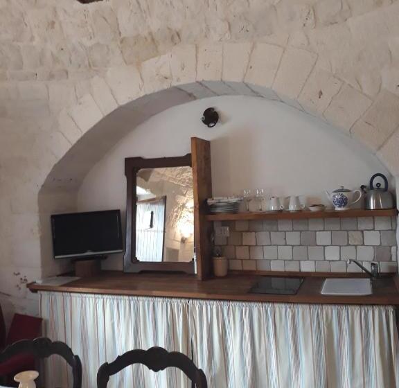 استودیوی استاندارد, Fontana Vecchia B&b
