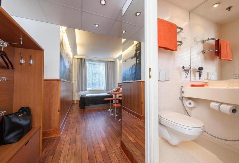 Номер Стандарт Трехместный, Forenom Aparthotel Tampere